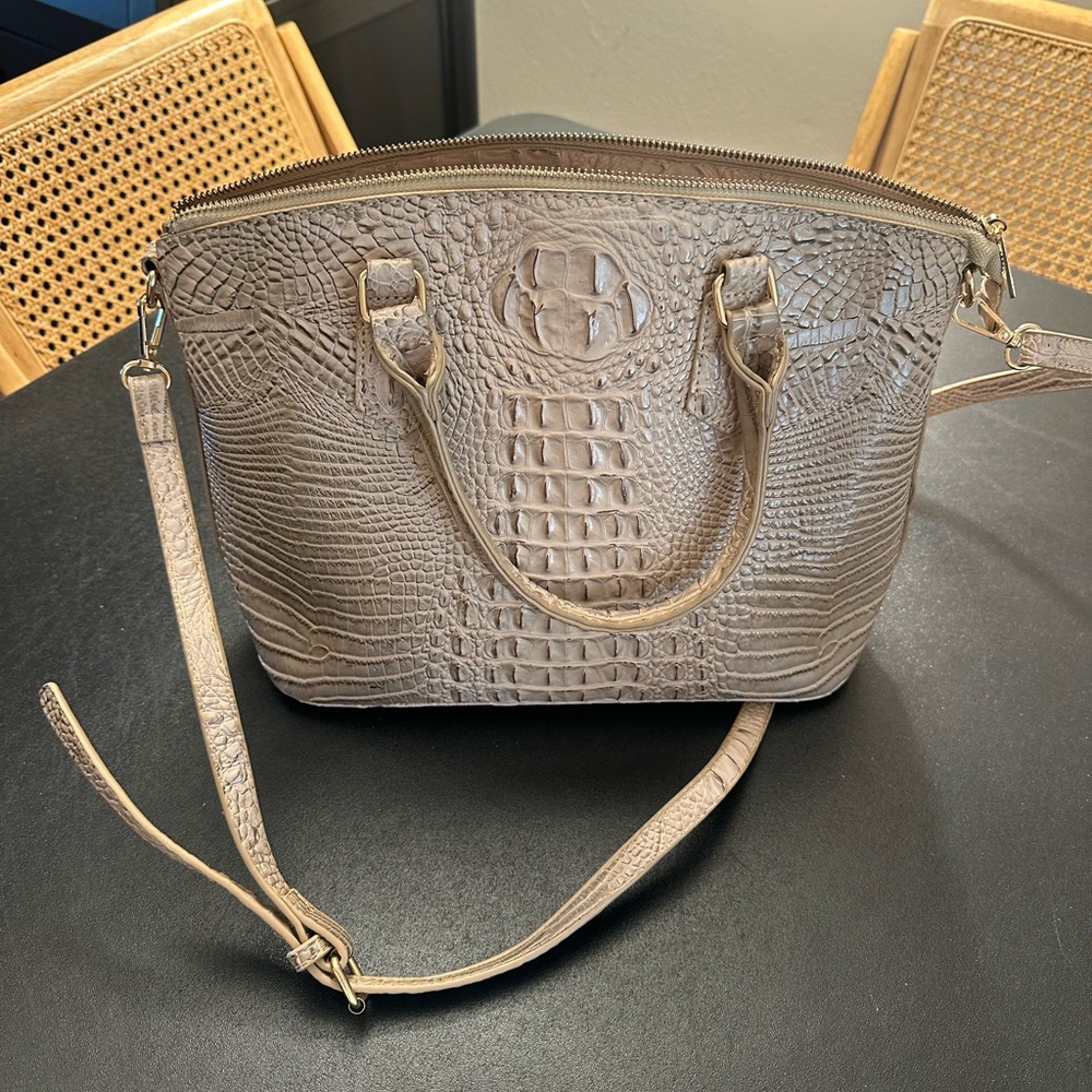 Elegant Crocodile-Embossed Tan Handbag